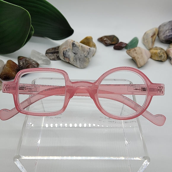 Asymmetrical Circle/Square Reader - Picture 5 of 5